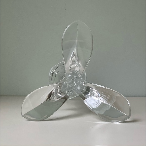 EUC Crystal 3 footed petal bud vase - Picture 9 of 11